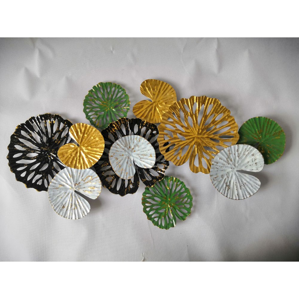 Metalen wanddecoratie.