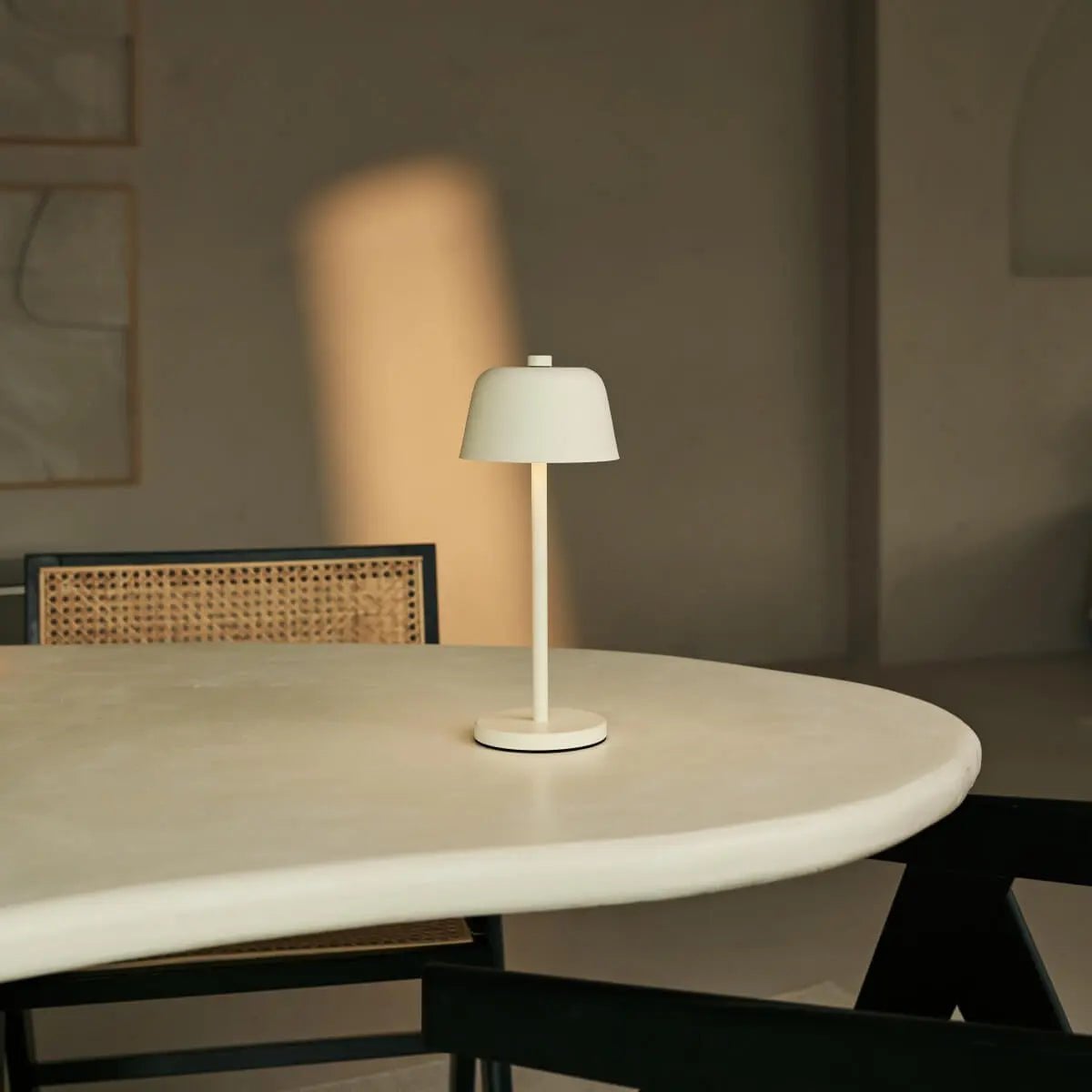 Anton Oplaadbare Tafellamp – Vanille – Metaal & Aluminium – Draadloos – Dimbaar