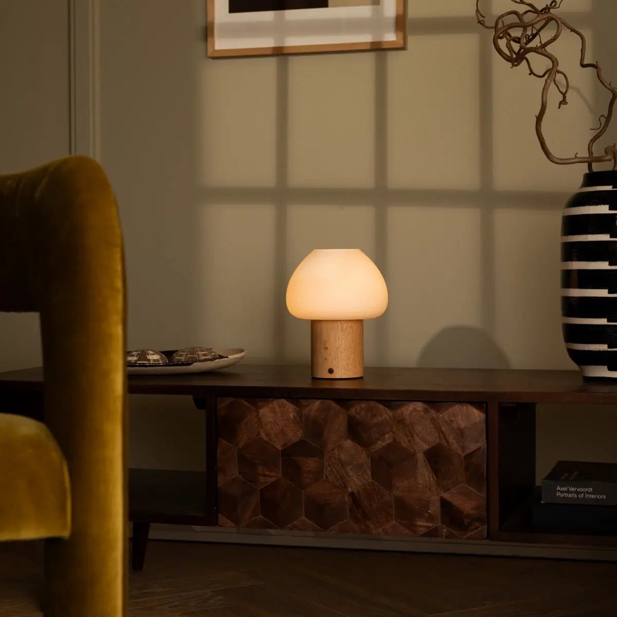 Fynn Lichtbruin Oplaadbare Tafellamp – Rubberhout & Matglas – Draadloos – Dimbaar – IP44
