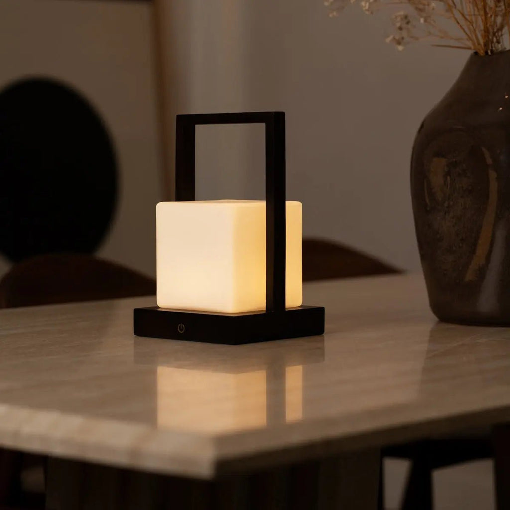 Noah Draadloze Tafellamp – Oplaadbaar – Dimbaar – Rubberwood & Matglas