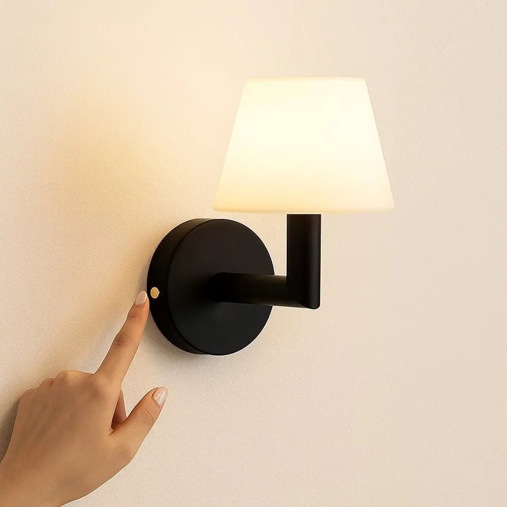 Ted Oplaadbare Wandlamp – Rubberhout & Polyethyleen – Zwart – Draadloos – Dimbaar – IP20
