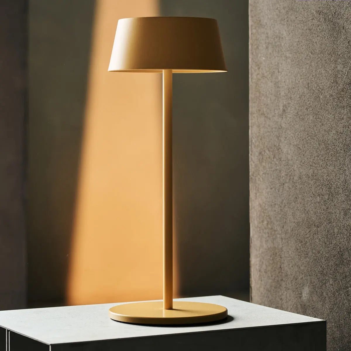 Hugo Oplaadbare Tafellamp – Draadloze Dimbare Designlamp