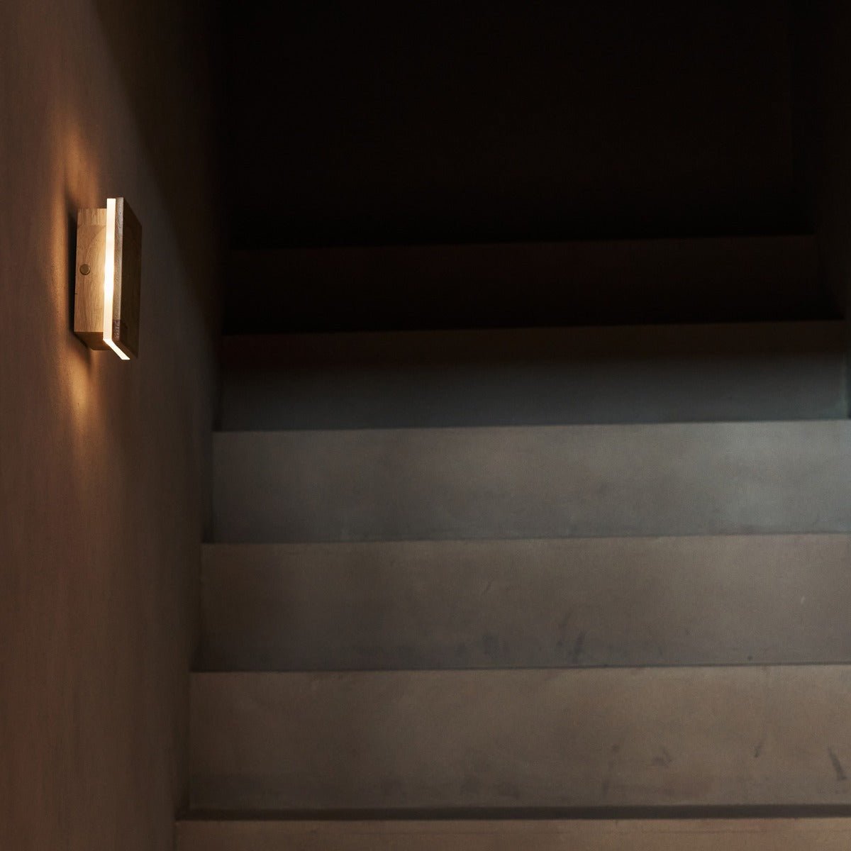 Lane lichtbruine draadloze wandlamp - oplaadbaar, dimbaar, natuurlijk houtlamp