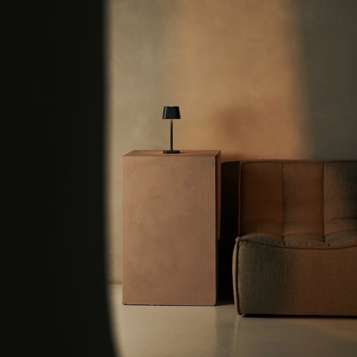 Ava Oplaadbare Tafellamp – Draadloze LED Lamp – Dimbaar – Voor Binnen en Buiten