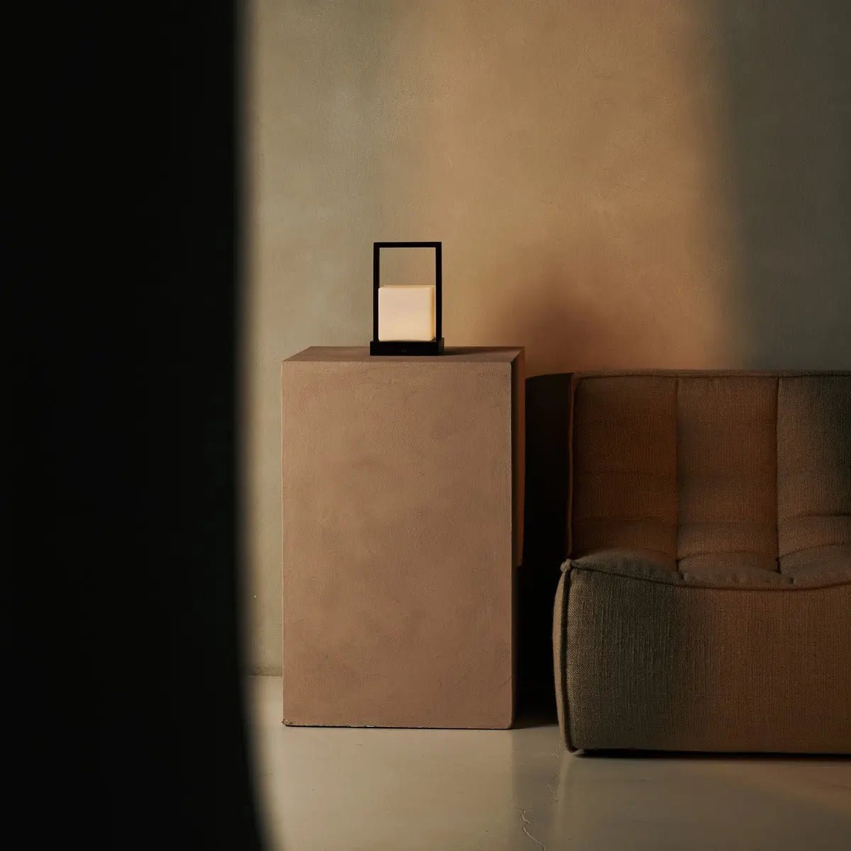 Noah Oplaadbare Tafellamp – Houten Designlamp met Glazen Kap