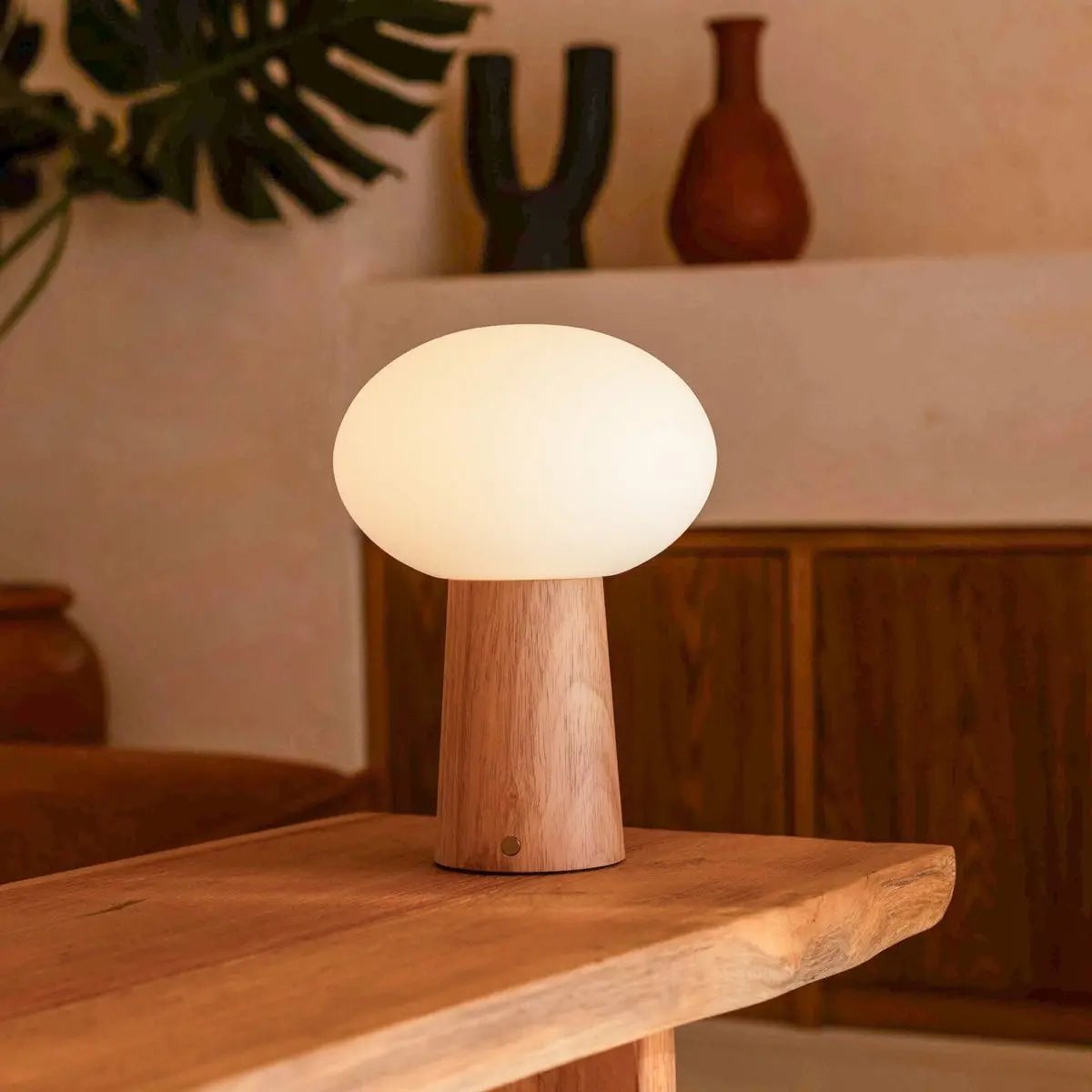 Max Oplaadbare Tafellamp – Rubberhout & Matglas – Lichtbruin – Draadloos – Dimbaar – IP44