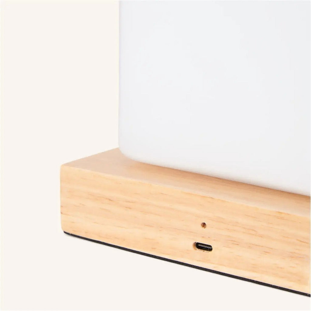 Noah Draadloze Tafellamp – Oplaadbaar – Dimbaar – Rubberwood & Matglas