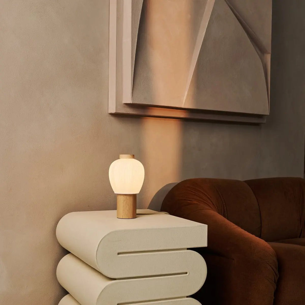 Lot lichtbruine houten lamp