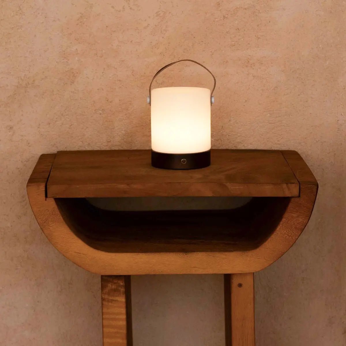 Avery Oplaadbare Tafellamp – Houten Designlamp met Lederen Band