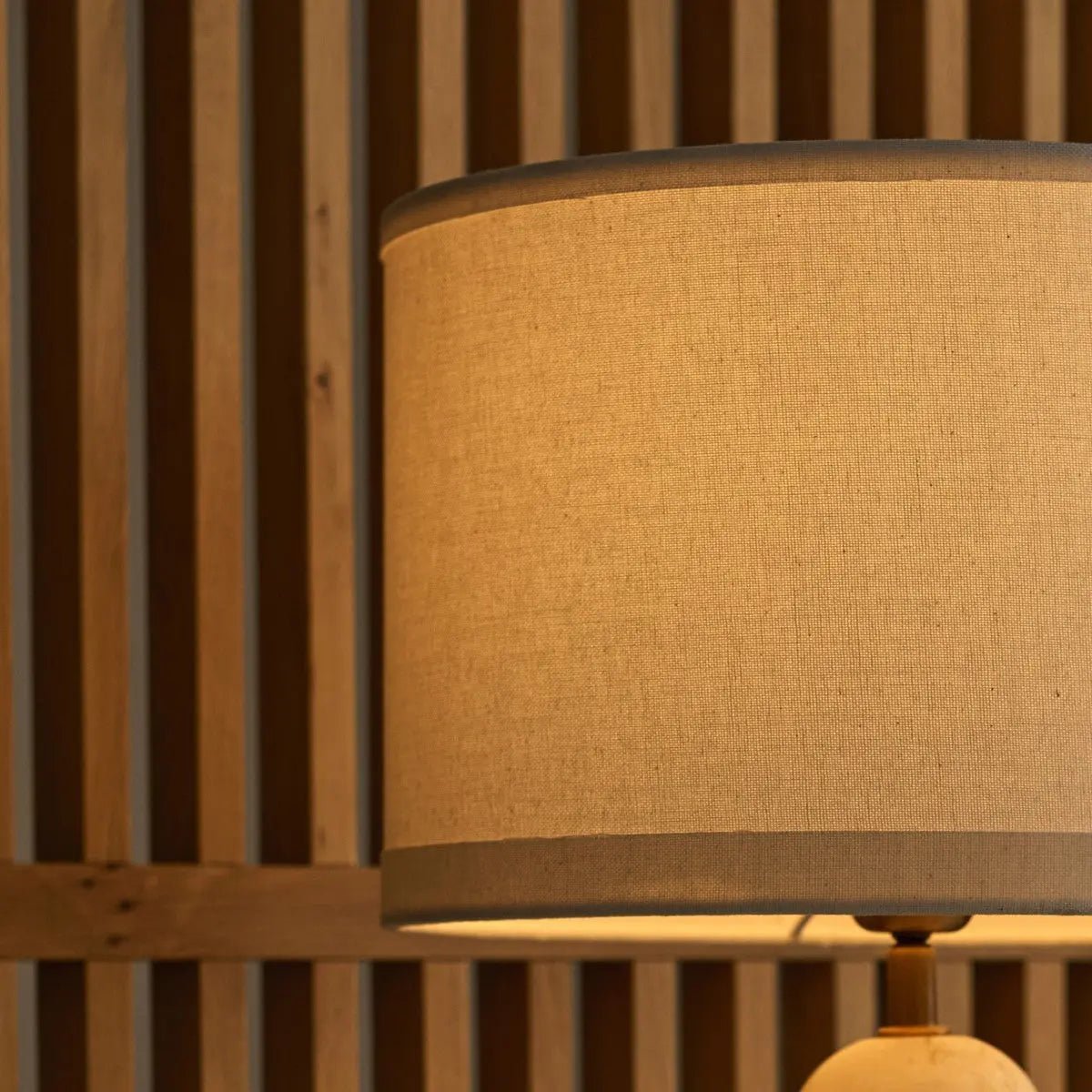 Charlotte Marmeren Tafellamp – Luxe Lamp met Katoenen Lampenkap