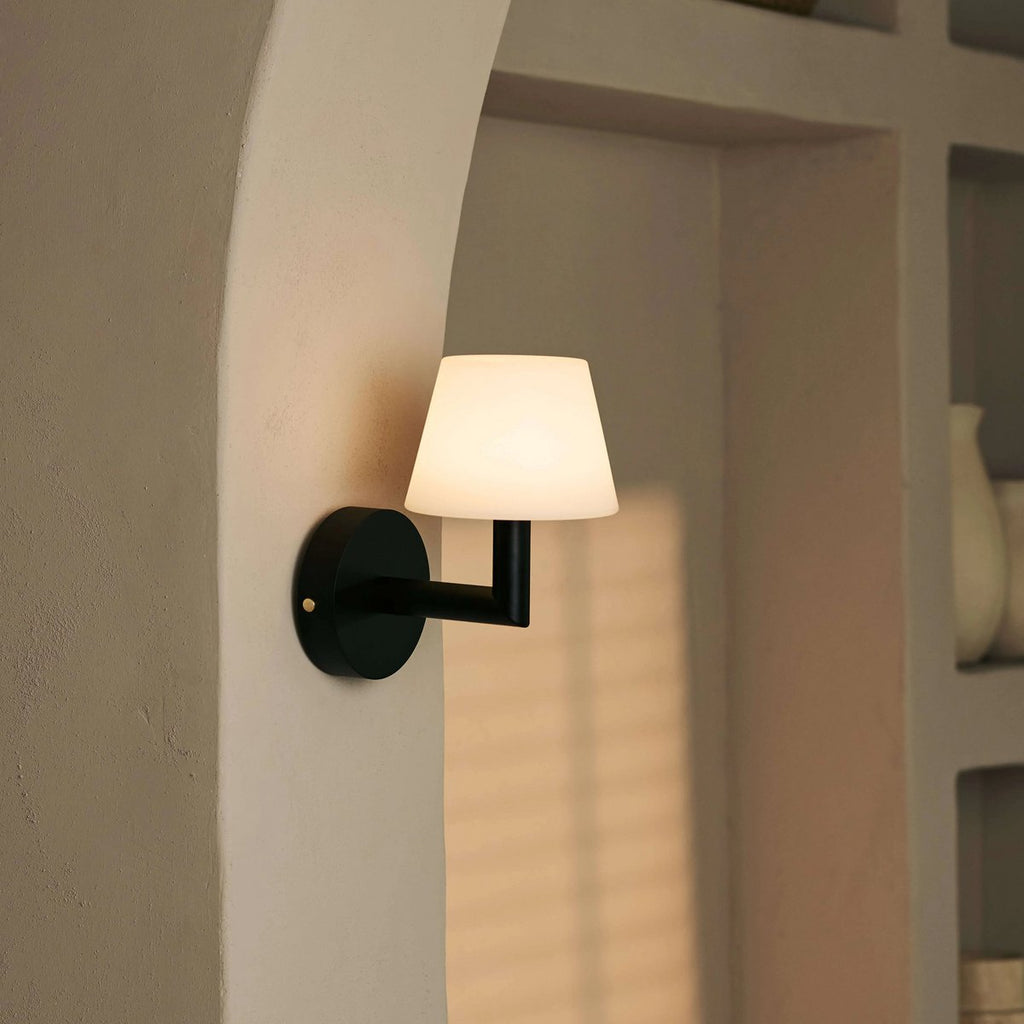 Ted Oplaadbare Wandlamp – Rubberhout & Polyethyleen – Zwart – Draadloos – Dimbaar – IP20