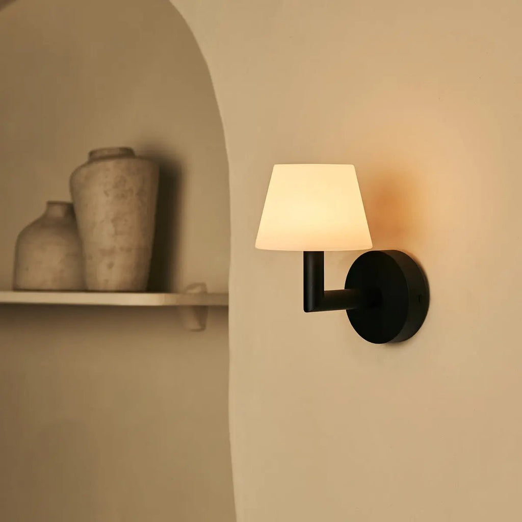 Ted Oplaadbare Wandlamp – Rubberhout & Polyethyleen – Zwart – Draadloos – Dimbaar – IP20