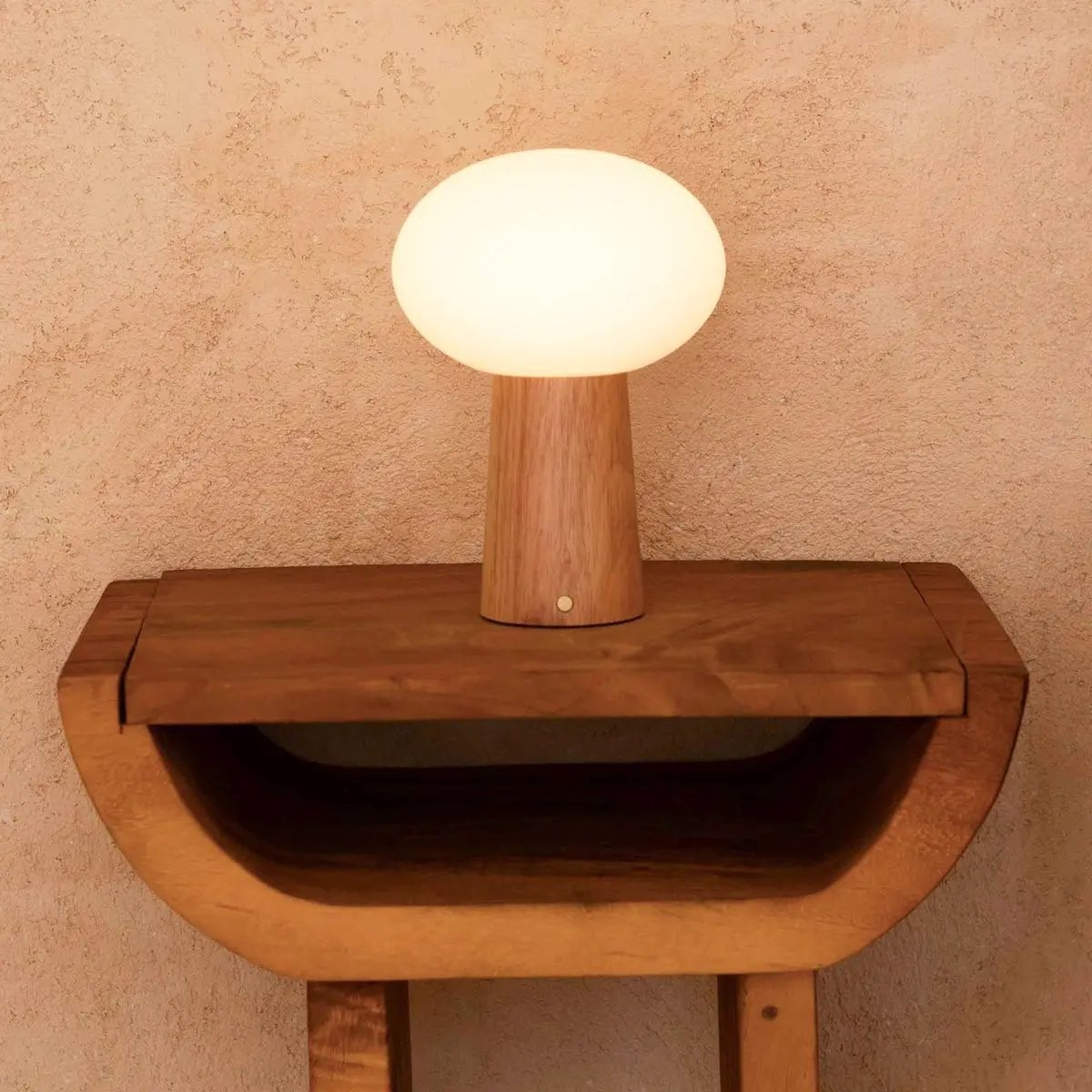Max Oplaadbare Tafellamp – Rubberhout & Matglas – Lichtbruin – Draadloos – Dimbaar – IP44
