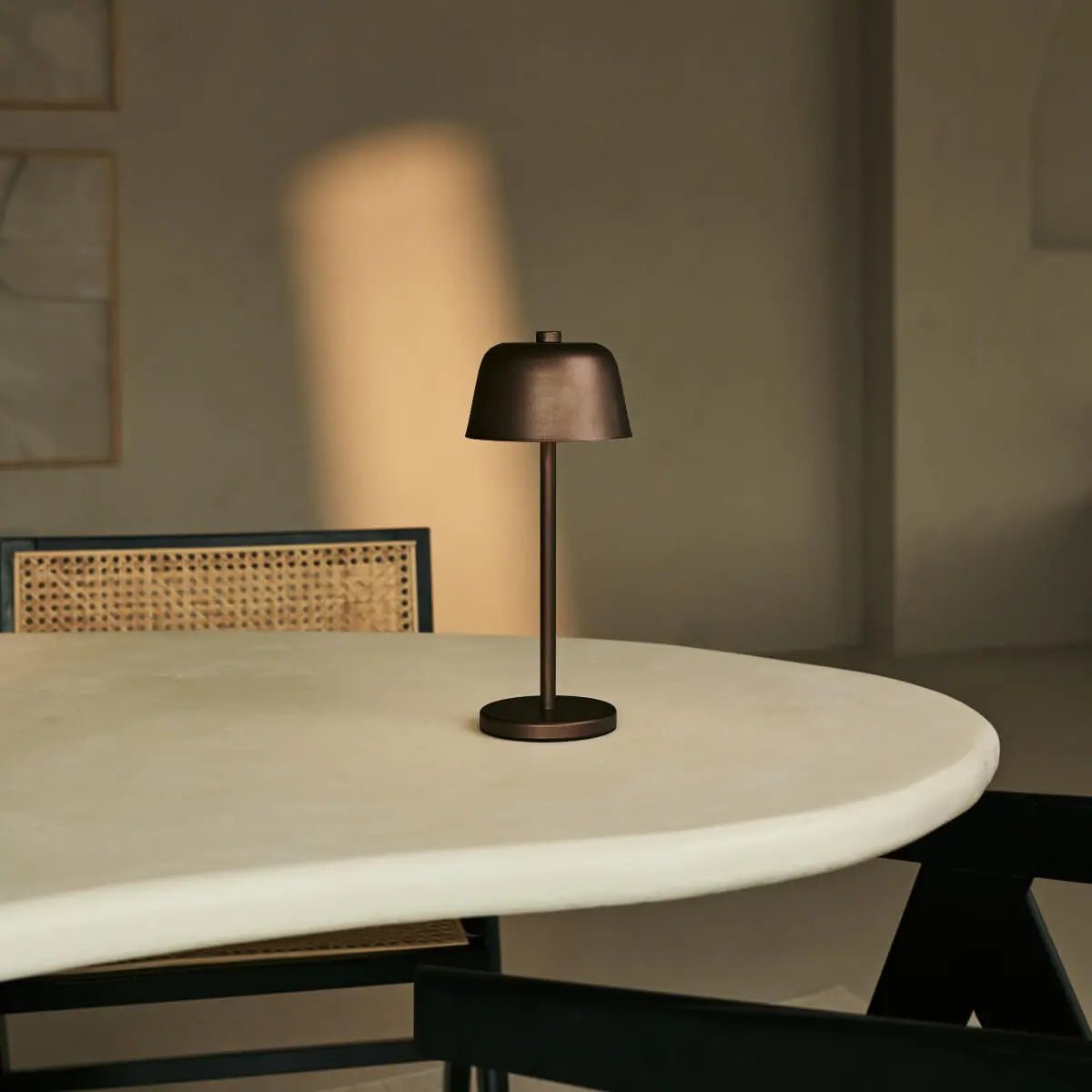 Anton Oplaadbare Tafellamp – Espresso bruin – Metaal & Aluminium – Draadloos – Dimbaar
