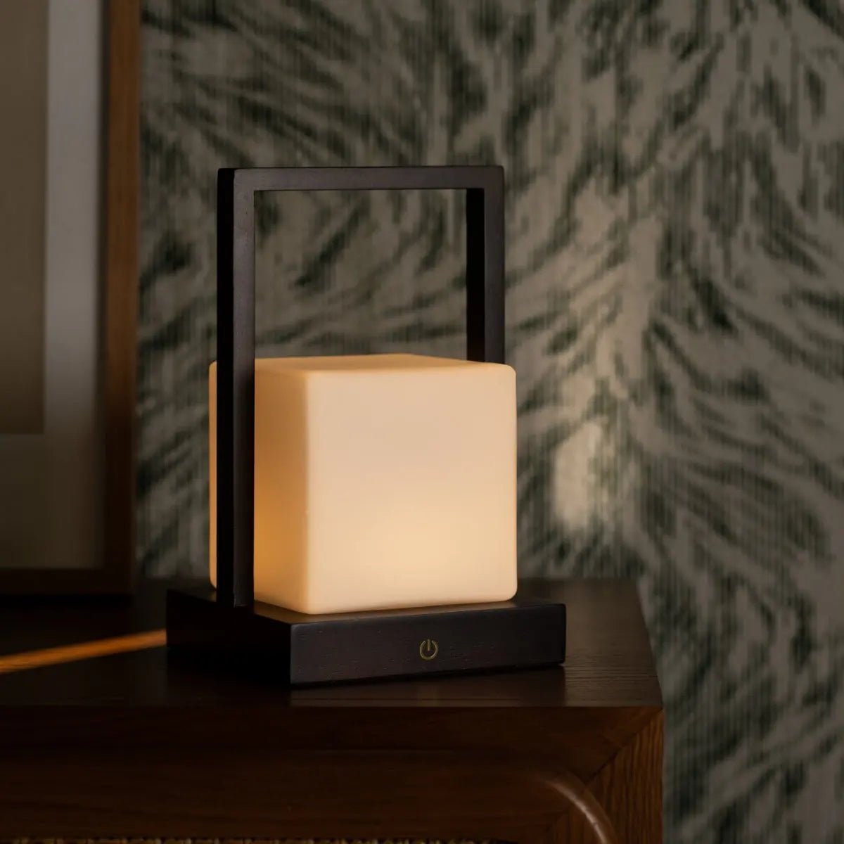 Noah Oplaadbare Tafellamp – Houten Designlamp met Glazen Kap