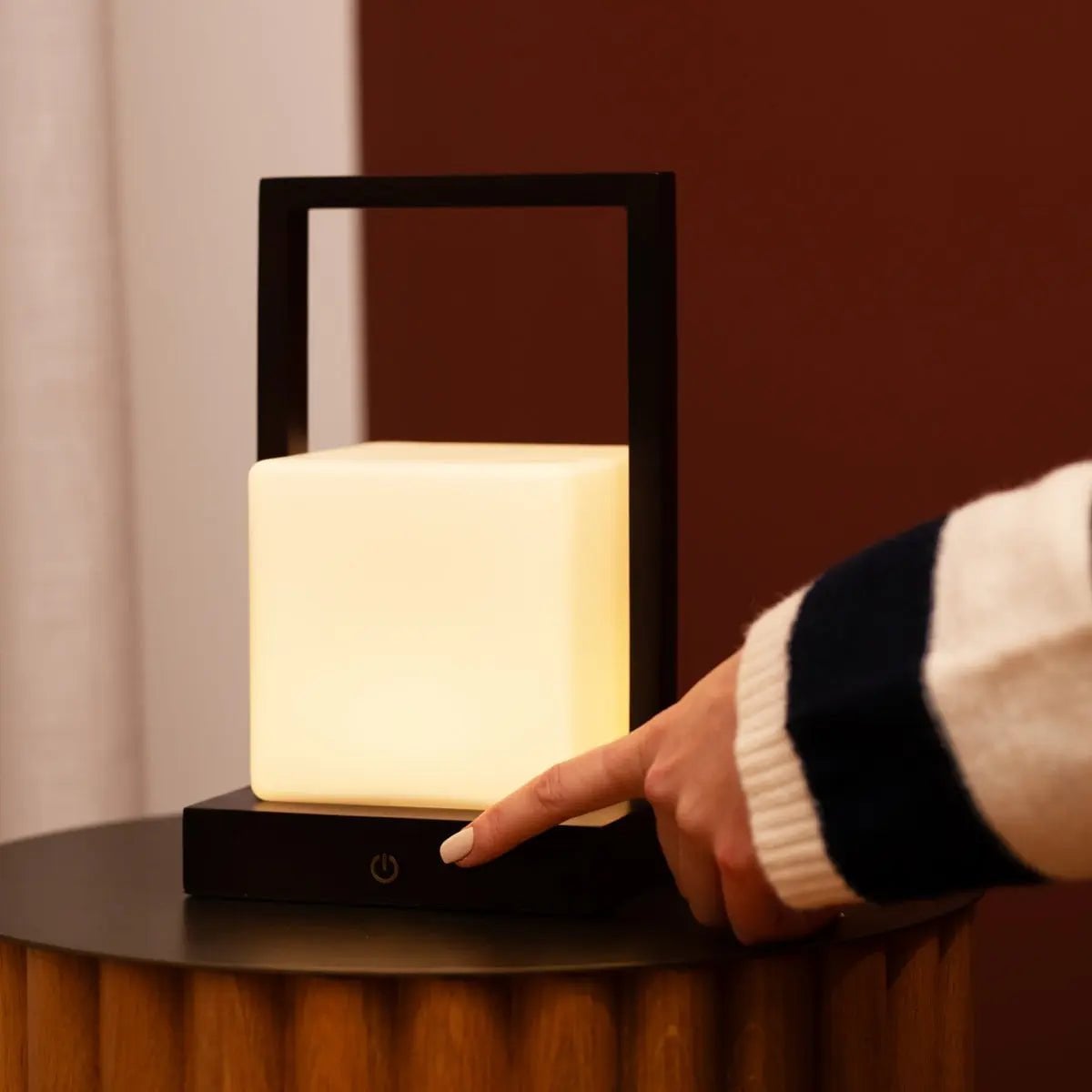 Noah Oplaadbare Tafellamp – Houten Designlamp met Glazen Kap