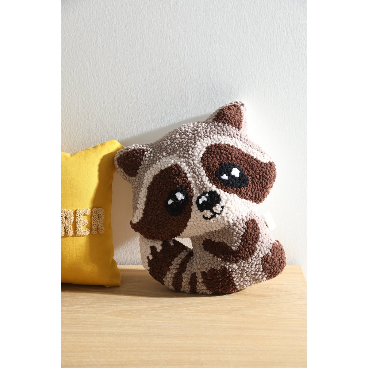 Wasbeer Sierkussen – Punch Needle Structuur