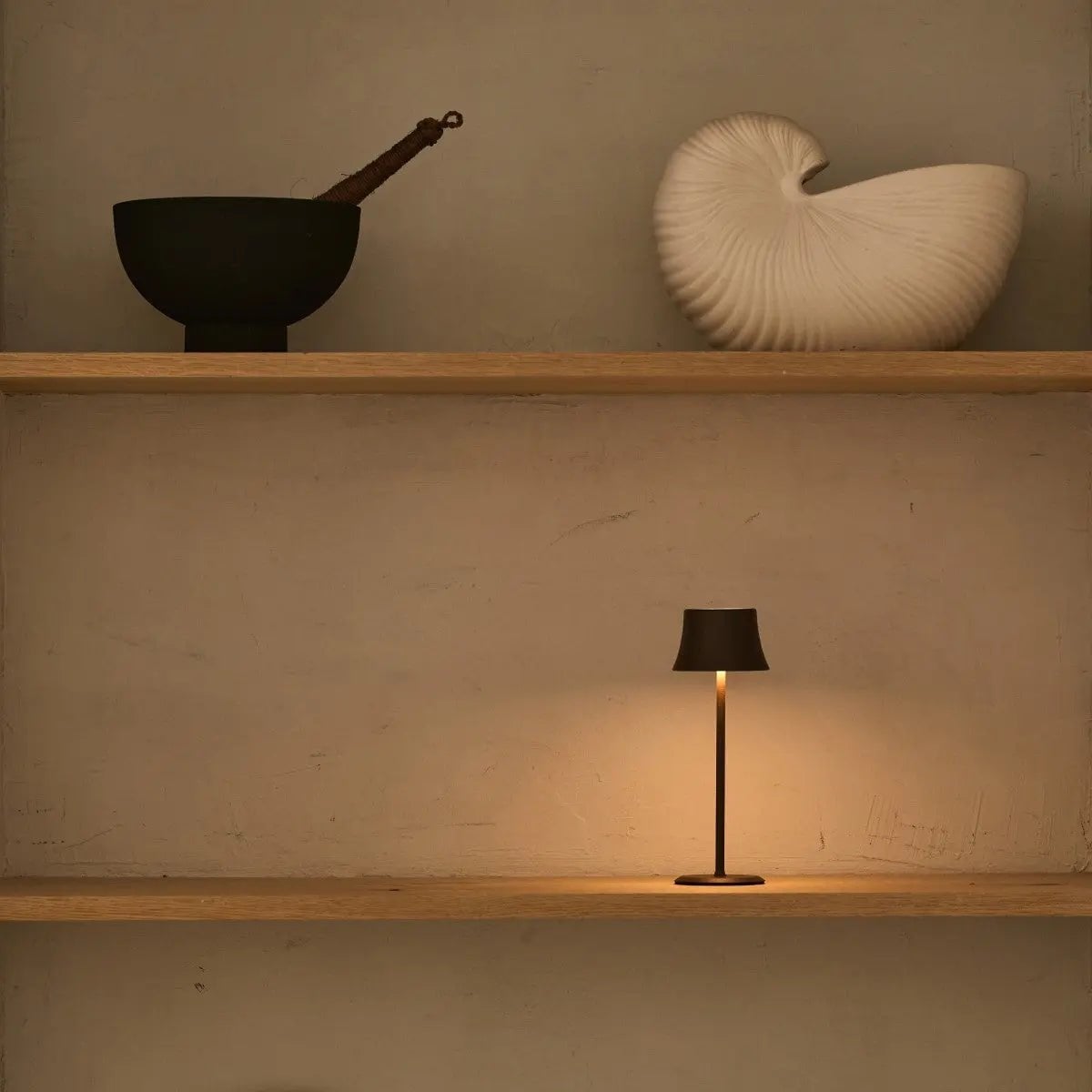 Willy Mini Oplaadbare Tafellamp – Compacte Draadloze Designlamp