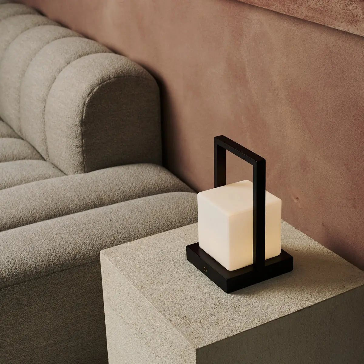 Noah Oplaadbare Tafellamp – Houten Designlamp met Glazen Kap