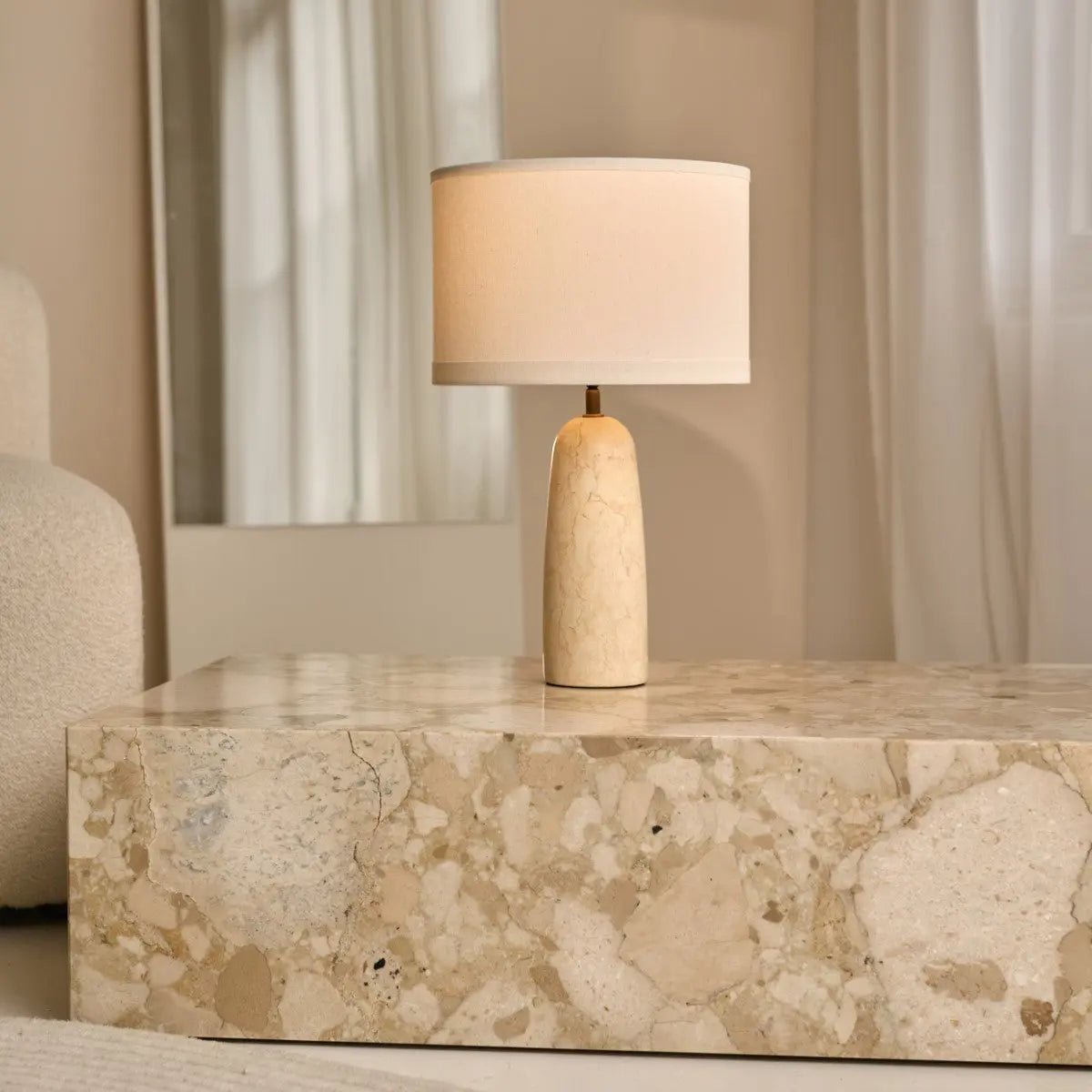 Charlotte Marmeren Tafellamp – Luxe Lamp met Katoenen Lampenkap