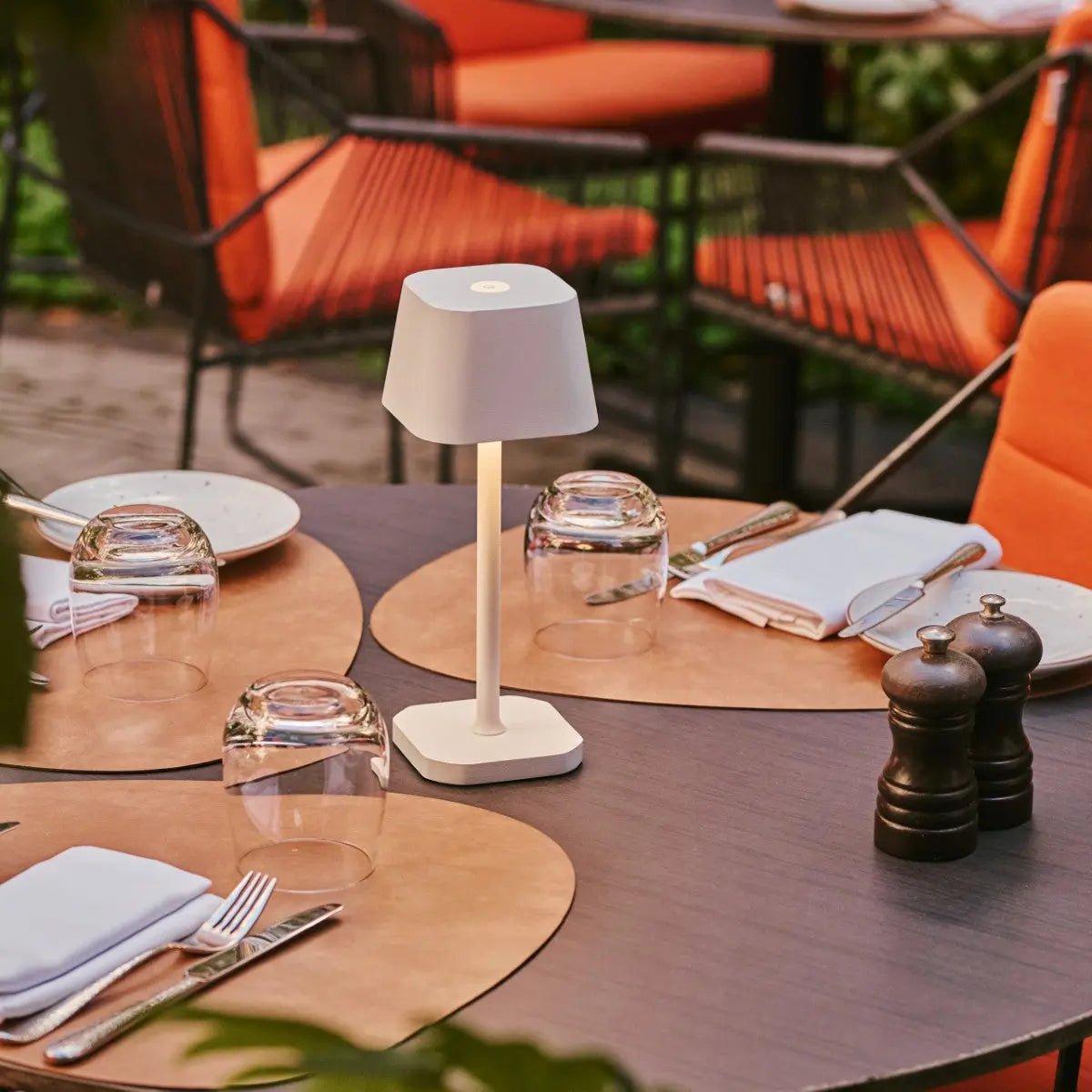 Ava Oplaadbare Tafellamp – Draadloze LED Lamp – Dimbaar – Voor Binnen en Buiten