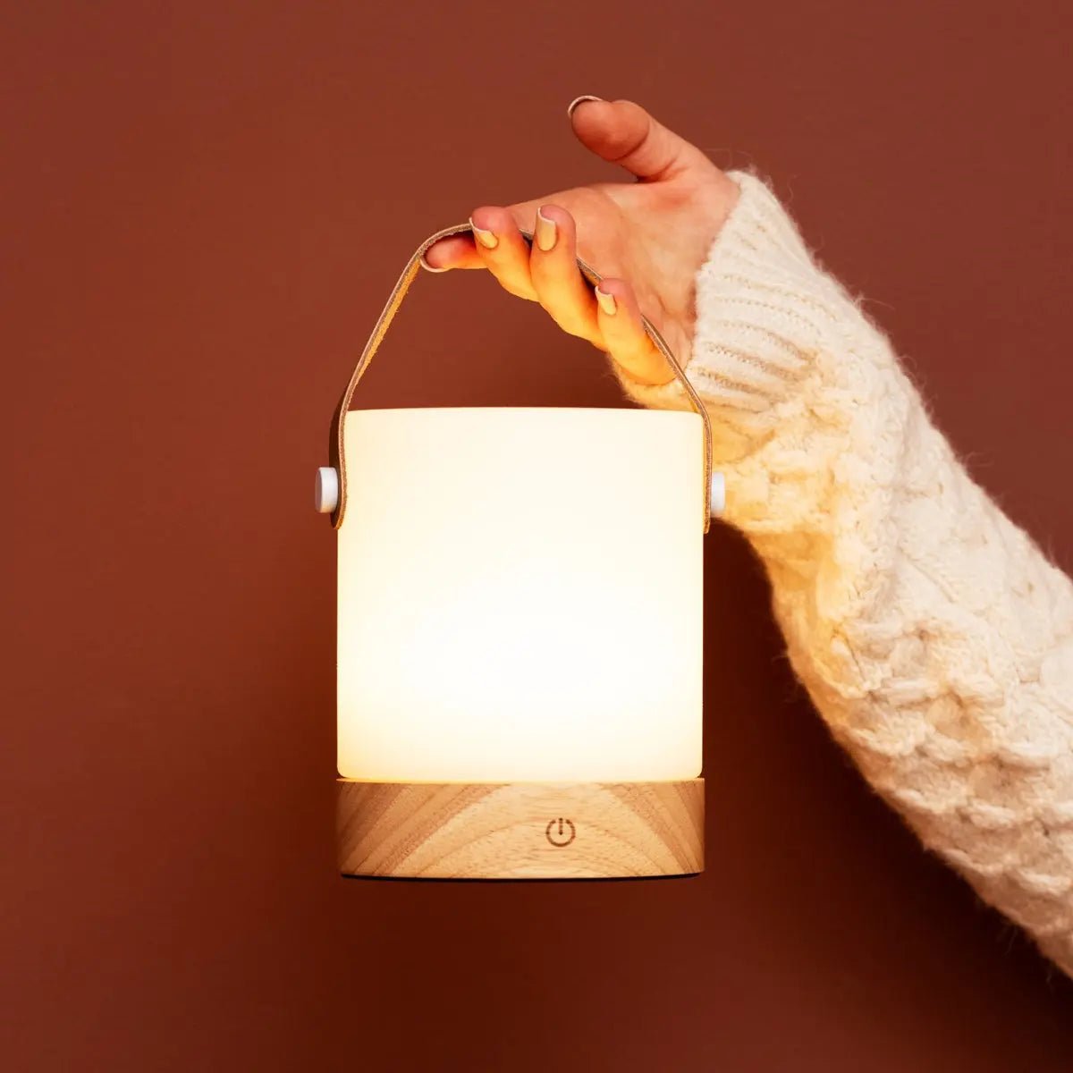 Avery Oplaadbare Tafellamp – Houten Designlamp met Lederen Band