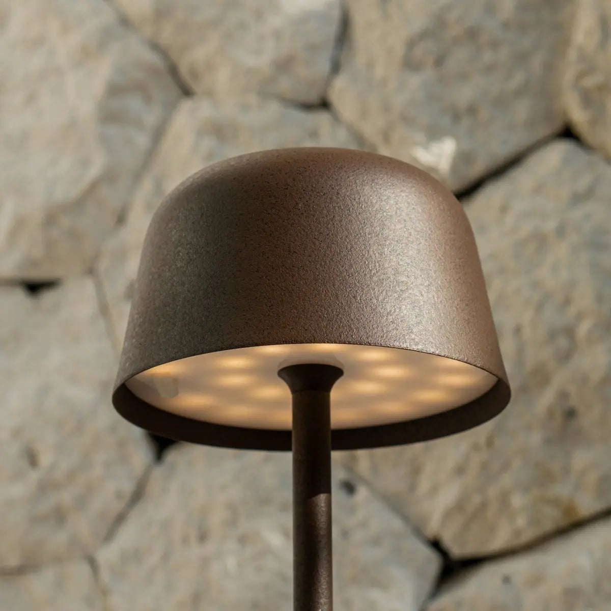 Anton Oplaadbare Tafellamp – Mokka bruin – Metaal & Aluminium – Draadloos – Dimbaar