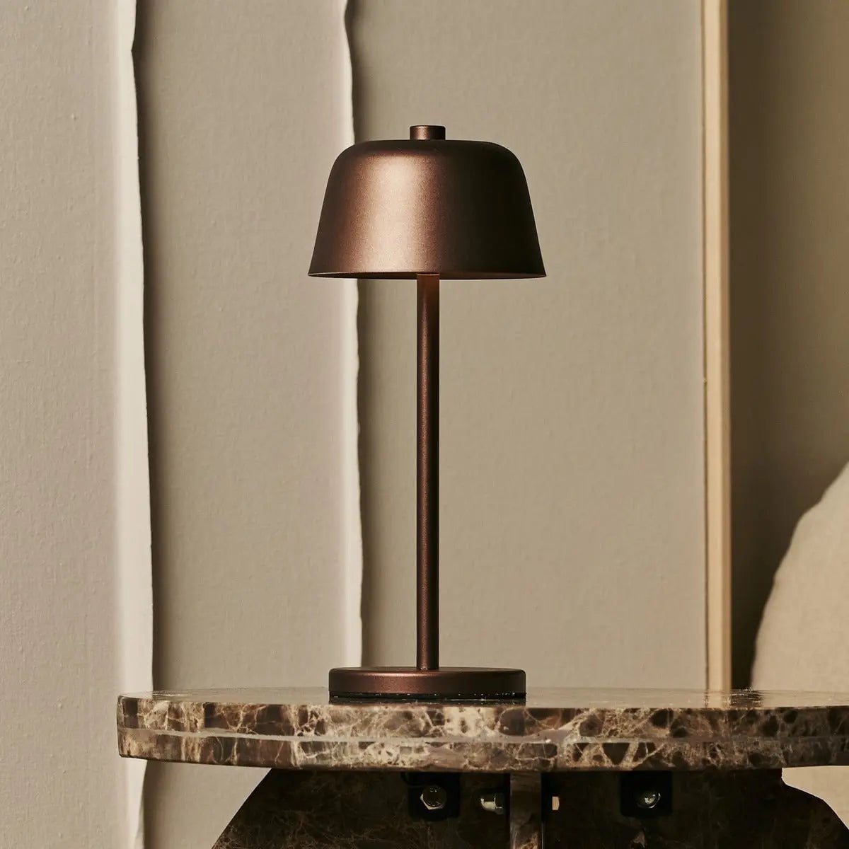 Anton Oplaadbare Tafellamp – Espresso bruin – Metaal & Aluminium – Draadloos – Dimbaar
