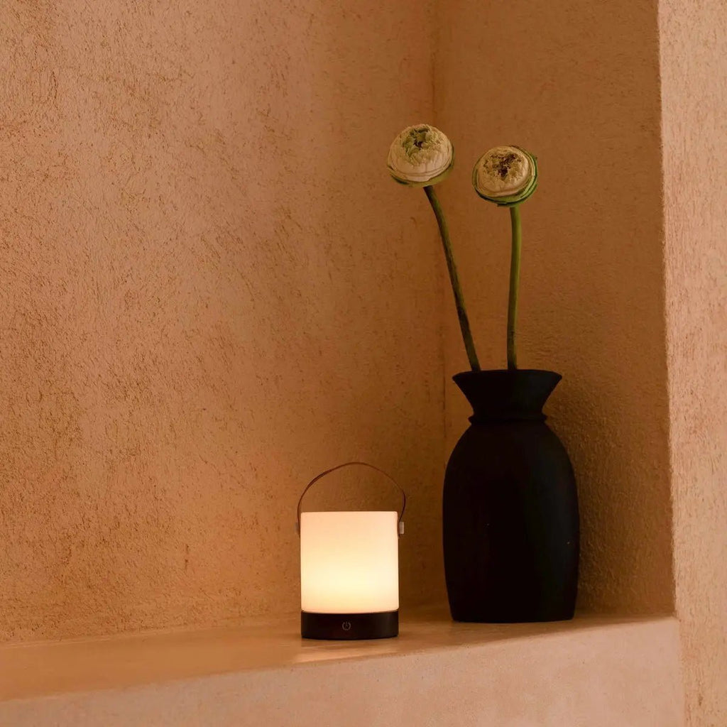Avery Oplaadbare Tafellamp – Houten Designlamp met Lederen Band