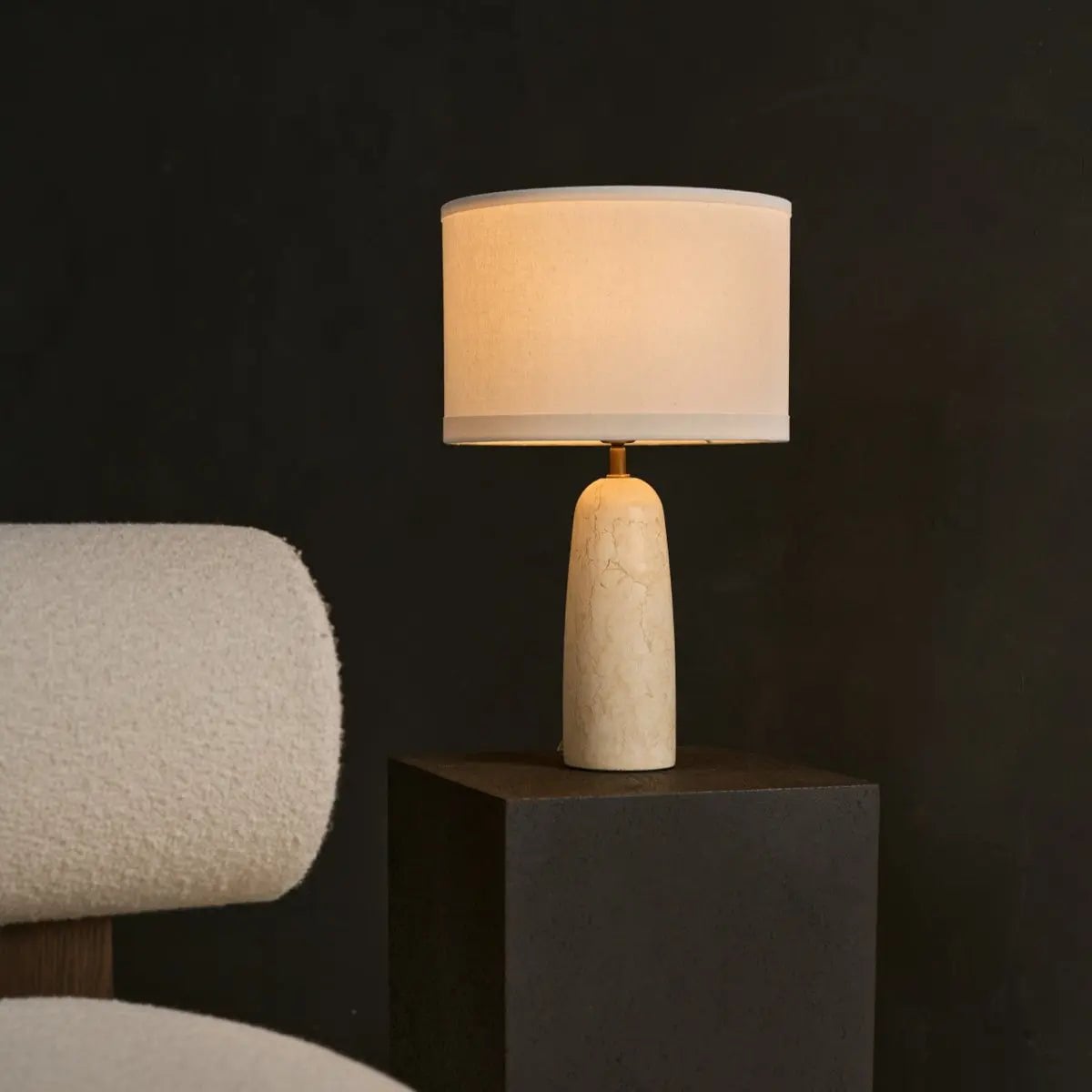 Charlotte Marmeren Tafellamp – Luxe Lamp met Katoenen Lampenkap