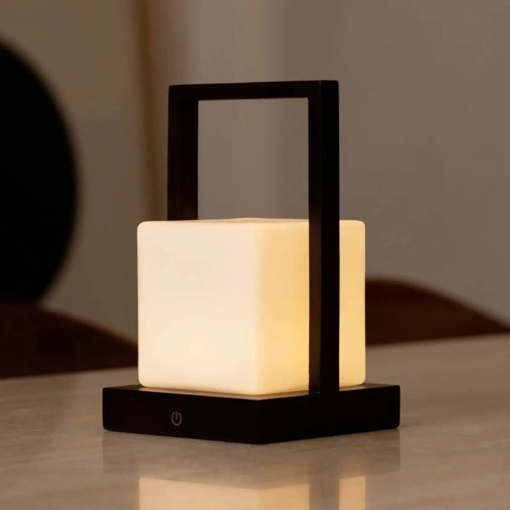 Noah Draadloze Tafellamp – Oplaadbaar – Dimbaar – Rubberwood & Matglas