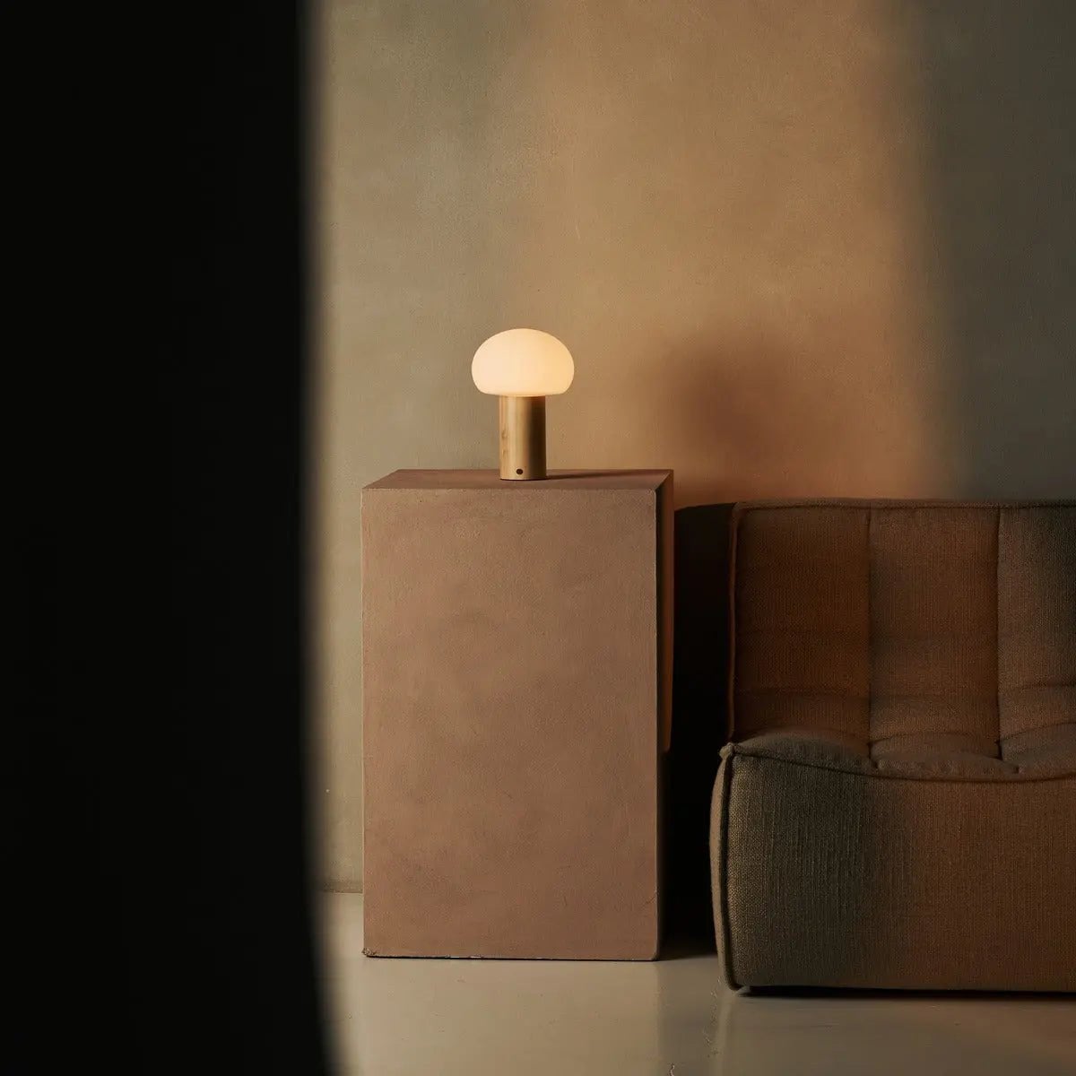 Sam lichtbruine houten tafellamp met glas en oplaadbare batterij | Dimbare en veelzijdige verlichting