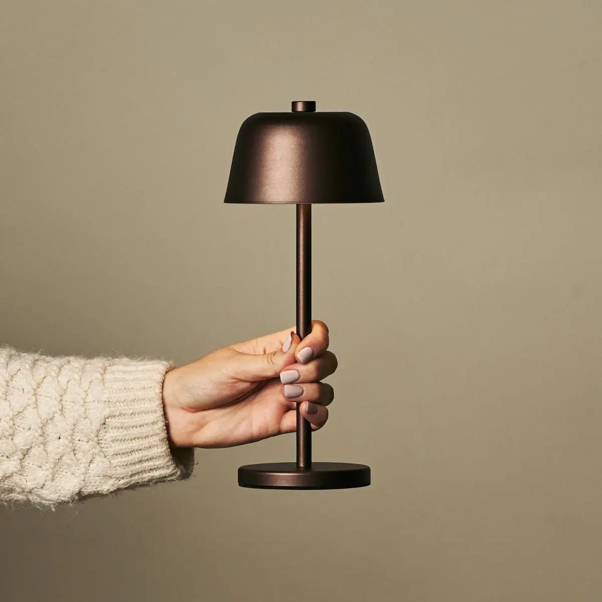Anton Oplaadbare Tafellamp – Espresso bruin – Metaal & Aluminium – Draadloos – Dimbaar