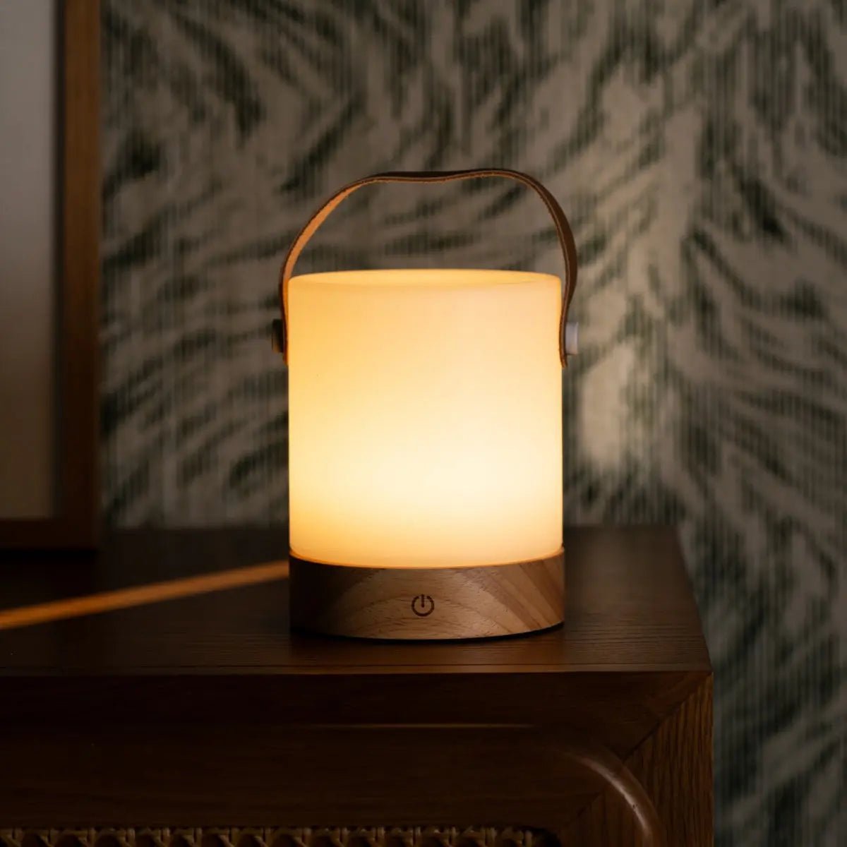 Avery Oplaadbare Tafellamp – Houten Designlamp met Lederen Band