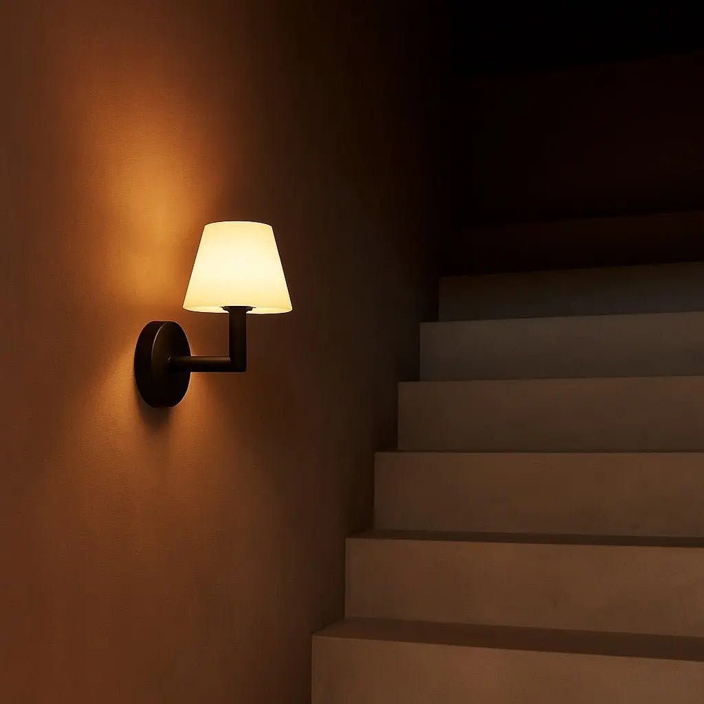 Ted Oplaadbare Wandlamp – Rubberhout & Polyethyleen – Zwart – Draadloos – Dimbaar – IP20