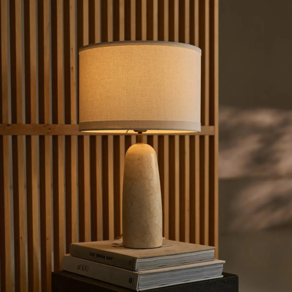 Charlotte Marmeren Tafellamp – Luxe Lamp met Katoenen Lampenkap