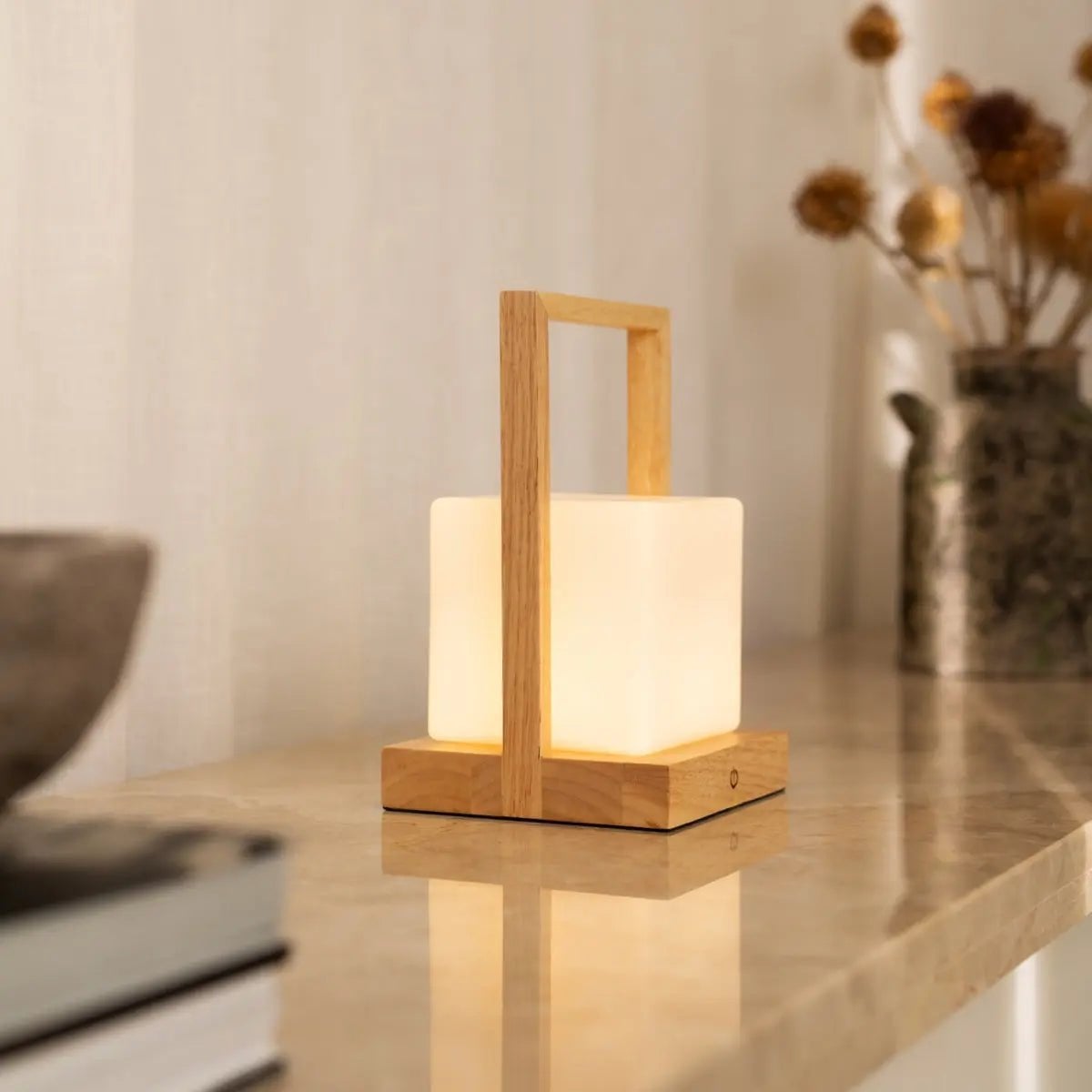 Noah Draadloze Tafellamp – Oplaadbaar – Dimbaar – Rubberwood & Matglas