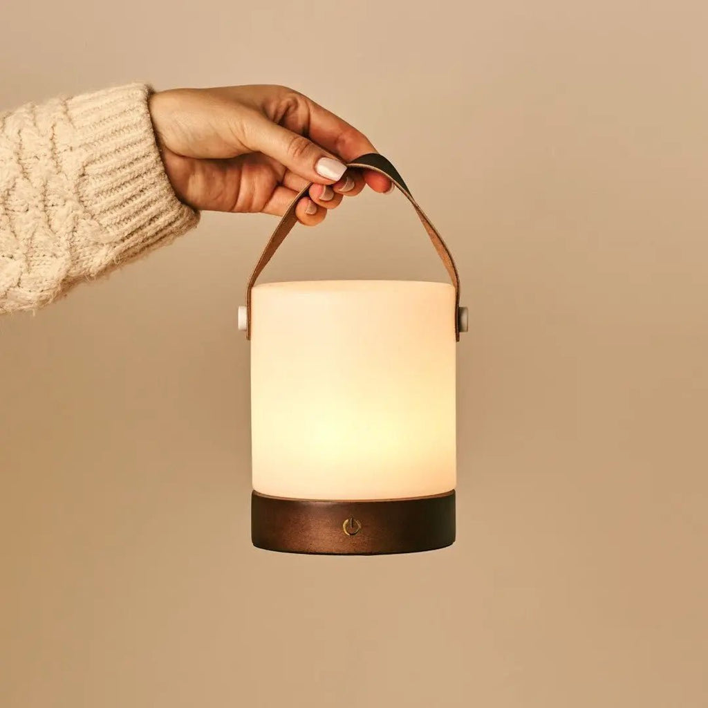 Avery Oplaadbare Tafellamp – Houten Designlamp met Lederen Band