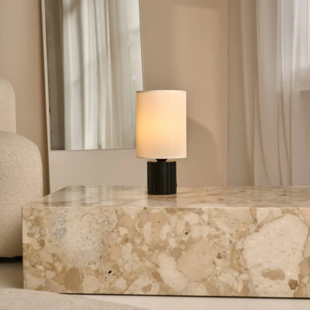 Kiko Black Tafellamp – Houten Tafellamp met Stoffen Lampenkap