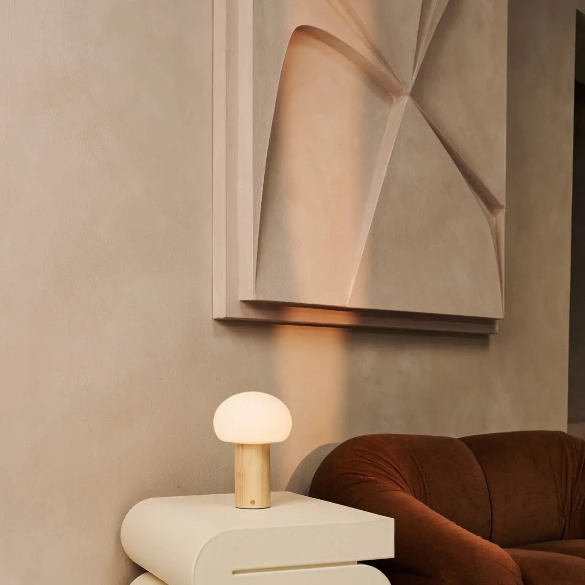 Sam Oplaadbare Tafellamp – Houten Designlamp met Matglazen Kap