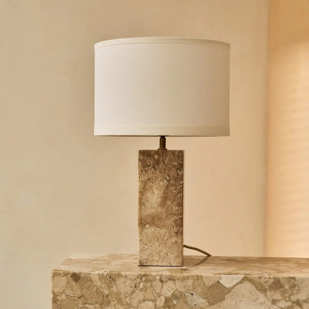 Rosie Tafellamp – Travertijn & Katoen – Beige/Wit – Moderne Design Lamp