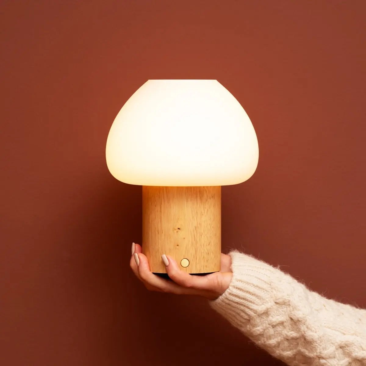 Fynn Lichtbruin Oplaadbare Tafellamp – Rubberhout & Matglas – Draadloos – Dimbaar – IP44
