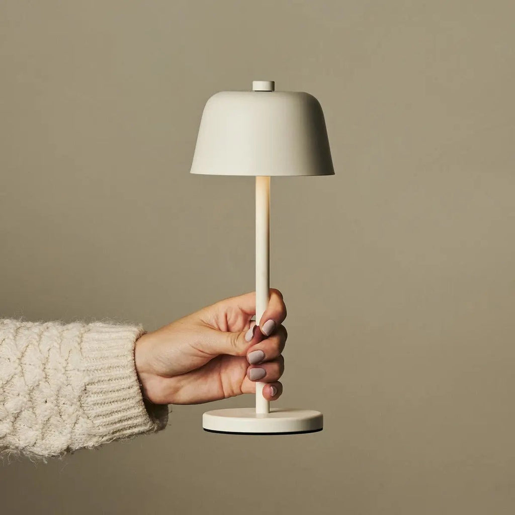 Anton Oplaadbare Tafellamp – Vanille – Metaal & Aluminium – Draadloos – Dimbaar