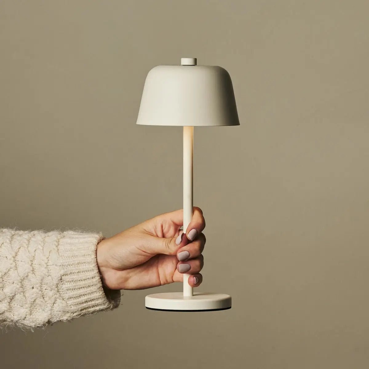 Anton Oplaadbare Tafellamp – Vanille – Metaal & Aluminium – Draadloos – Dimbaar