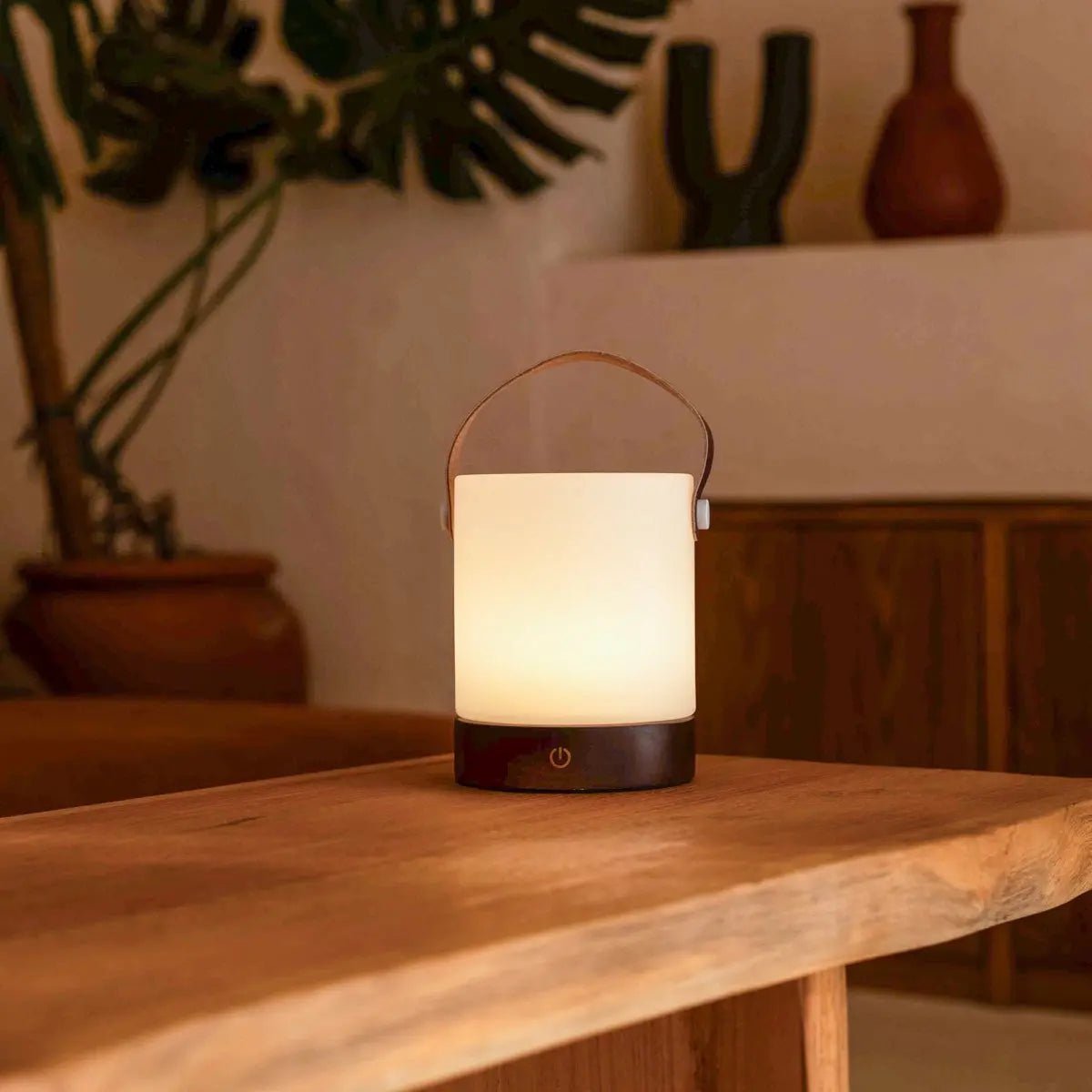 Avery Oplaadbare Tafellamp – Houten Designlamp met Lederen Band