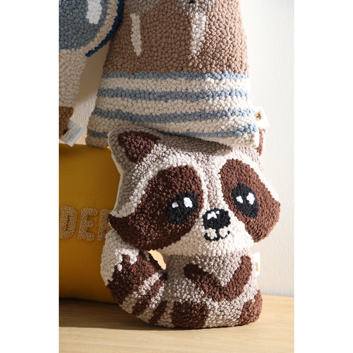 Wasbeer Sierkussen – Punch Needle Structuur