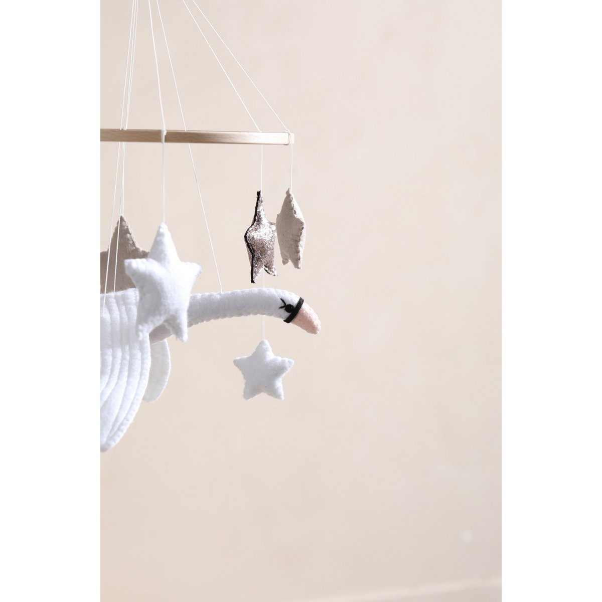Zwaan Baby Mobiel – Vilt & Hout