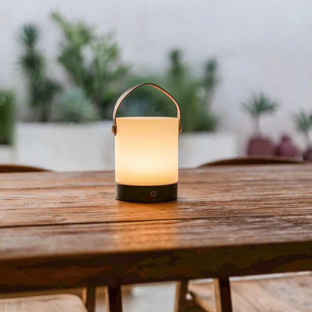 Avery Oplaadbare Tafellamp – Houten Designlamp met Lederen Band