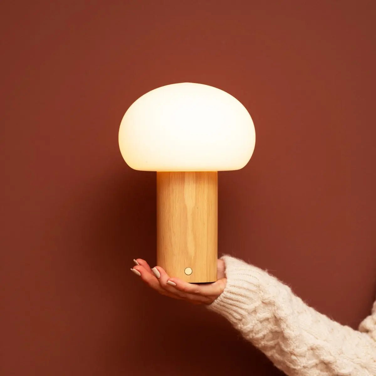Sam Oplaadbare Tafellamp – Houten Designlamp met Matglazen Kap