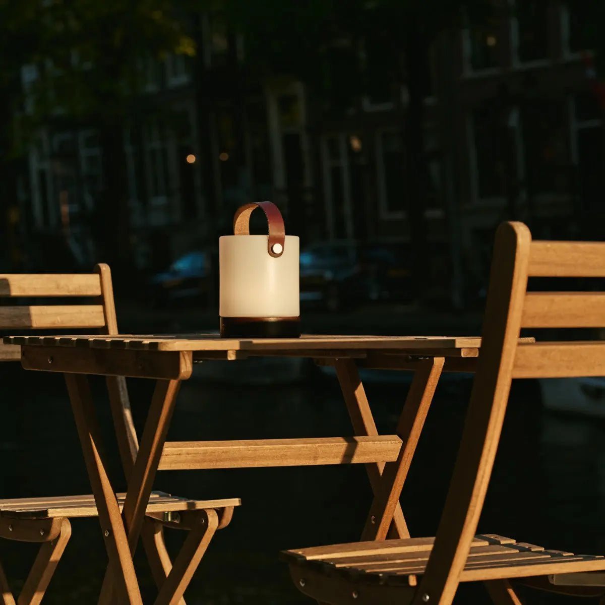 Avery Oplaadbare Tafellamp – Houten Designlamp met Lederen Band